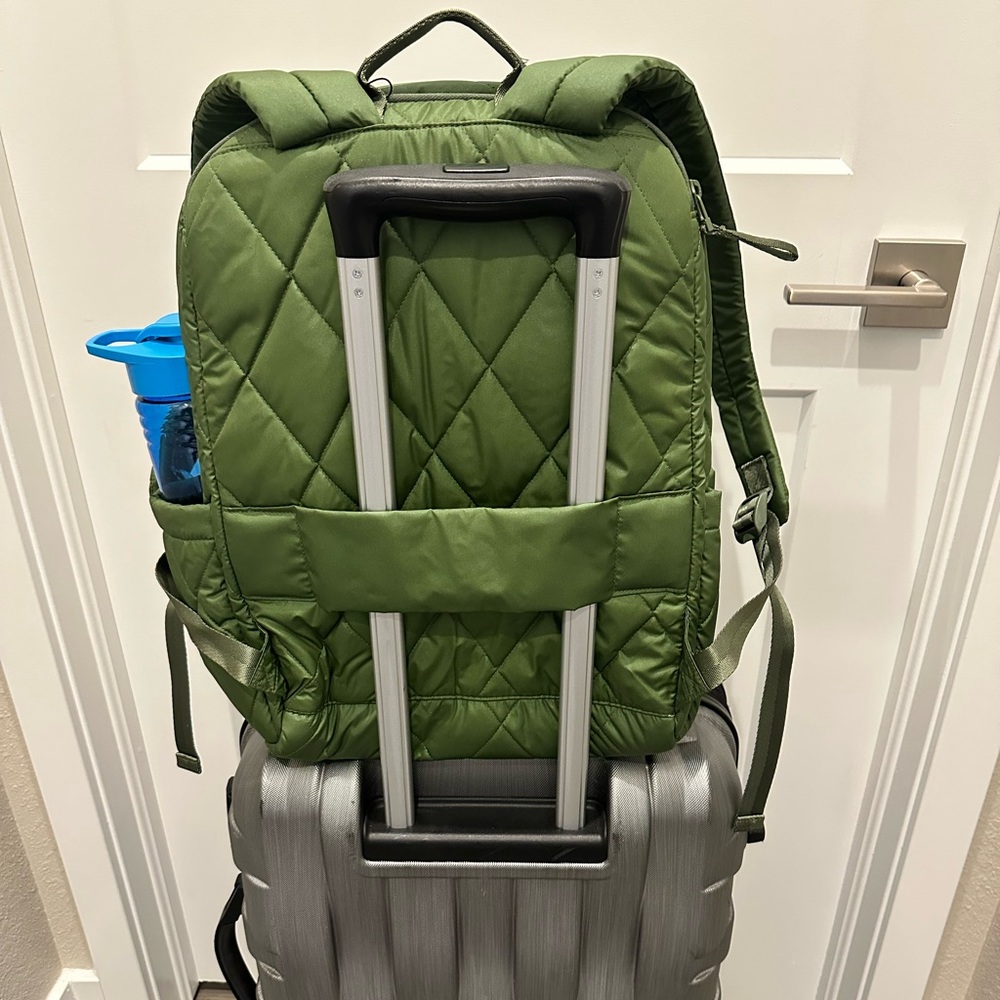 Vera Bradley Ultralight Essential Large Backpack NWT - Picture 9 of 11